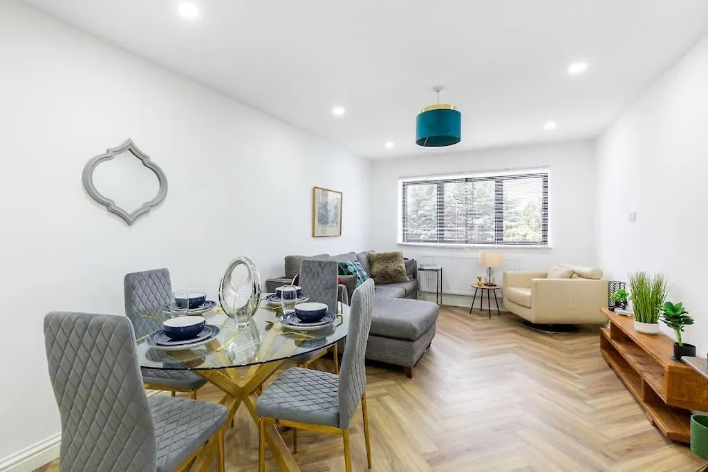4Bed 11 Occupancy Large Flat Elizabeth Line West London Flat Free Parking Apartment 0*,