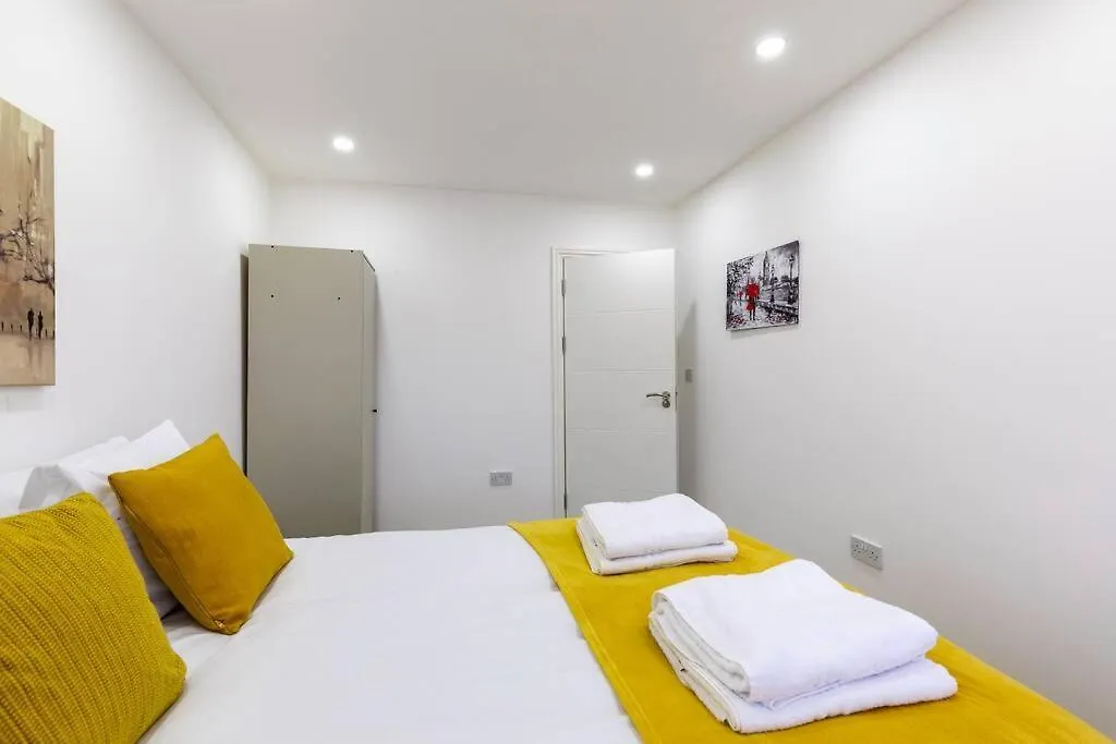 4Bed 11 Occupancy Large Flat Elizabeth Line West London Flat Free Parking Apartment
